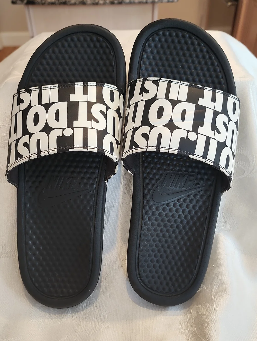 Nike Black & White 'Just Do It' Slide Sandals - Fantastic Condition- Size 9 [V1]